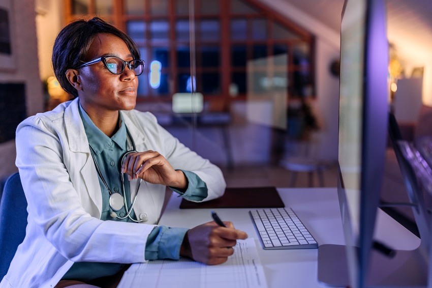 La réévaluation médicale en ligne réduit la durée du séjour des patients les moins gravement malades