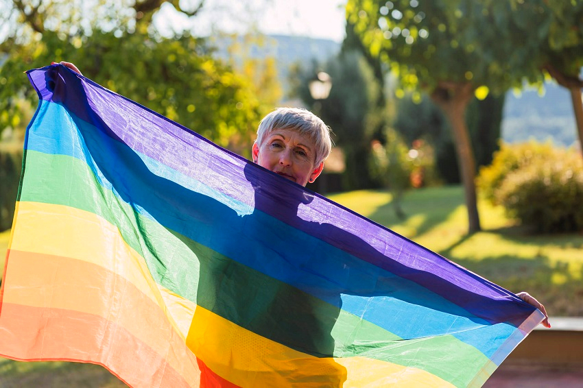 Une recherche évalue la santé mentale des personnes LGBTQIAP+ qui utilisent la thérapie en ligne