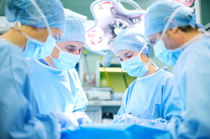 Des plans peuvent être nécessaires pour couvrir la chirurgie de réduction mammaire