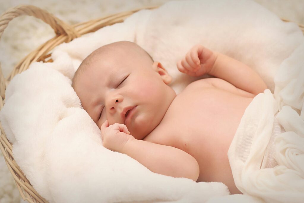 Comment aider bébé à bien dormir pendant une canicule ?