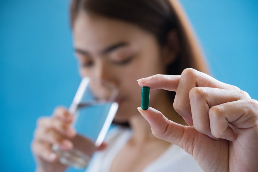 28 % des consommateurs admettent prendre des médicaments sans conseils