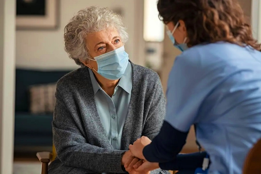 La proposition crée un programme dans le SUS pour surveiller la santé des personnes âgées