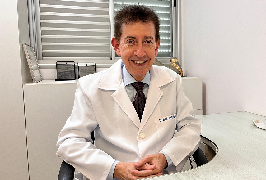 L'étude des moitiés de moitiés les cas avancés de cancer du sein