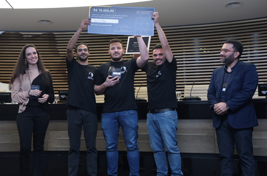 Voir U App remporte la 11e édition du prix EAWARDS de NTT Data