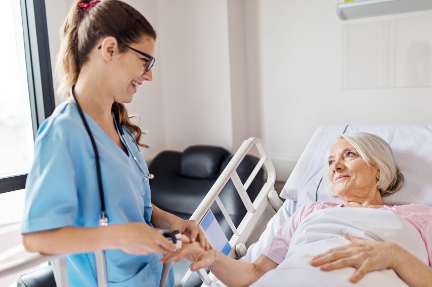 Le PL prédit la formation aux assistants devient des techniciens infirmiers