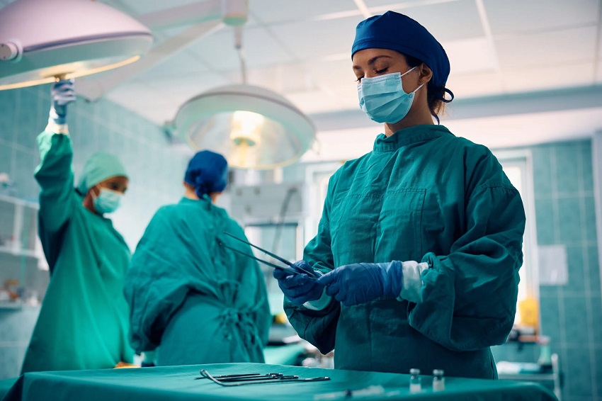 Le projet de loi exige que le plan de santé couvre la chirurgie de réduction mammaire