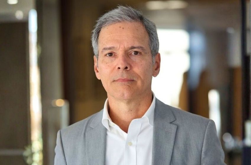 Denizar Vianna, professeur à l'UFRJ, assume la direction de l'IESS