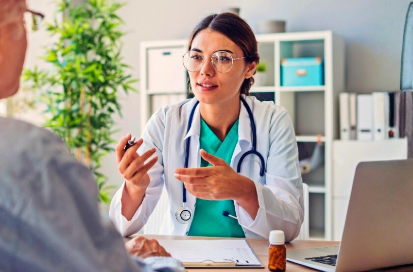 CFM permet aux médecins d'avoir des horaires séparés pour servir les patients privés et ceux des régimes de santé