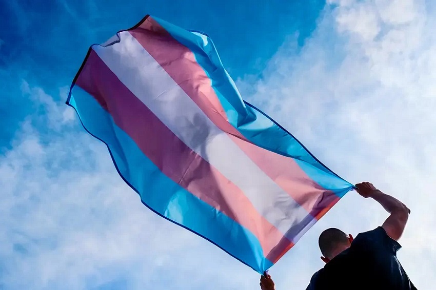 L’accès aux soins de santé éloigne toujours les personnes trans du système de santé unifié